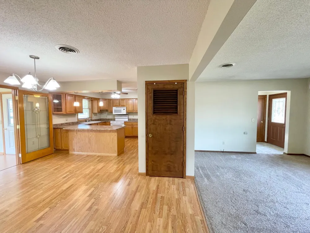 404 S Paffrath Avenue Springfield, MN 56087