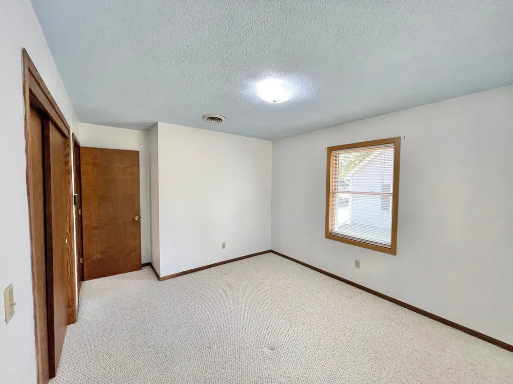 404 S Paffrath Avenue Springfield, MN 56087