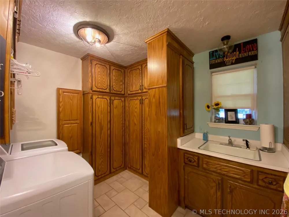 1023 Oak Sulphur, OK 73086