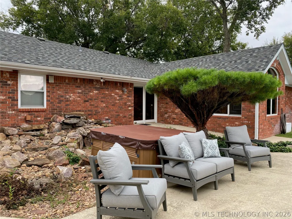 1023 Oak Sulphur, OK 73086