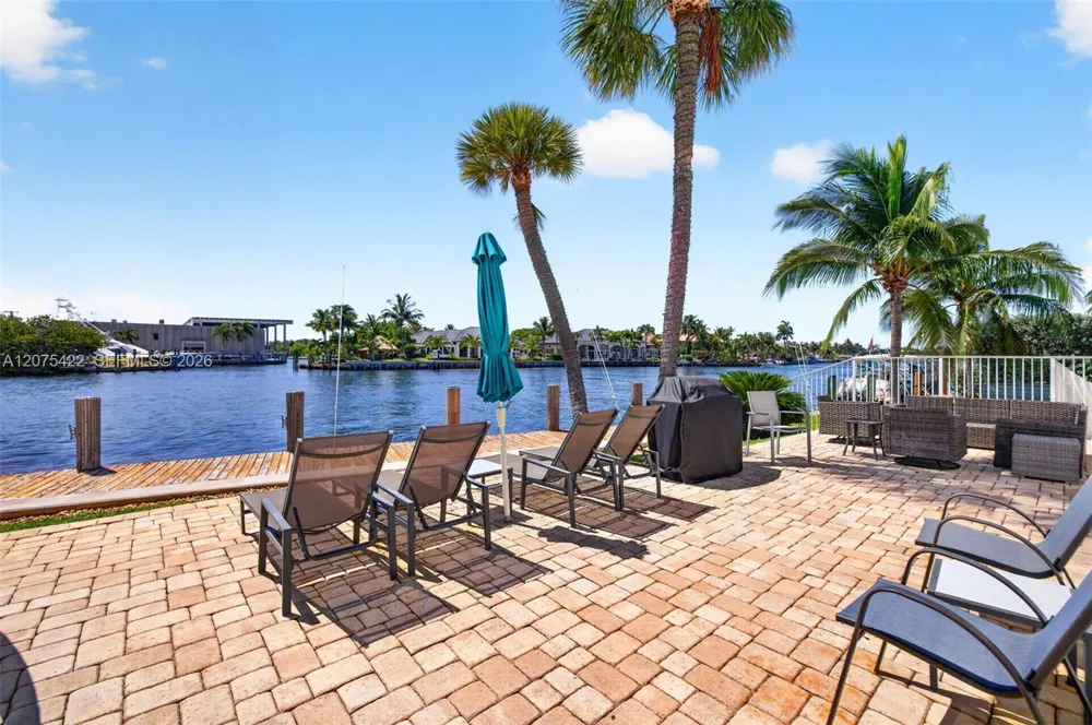 1705 Riverside Dr #2 Pompano Beach, FL 33062