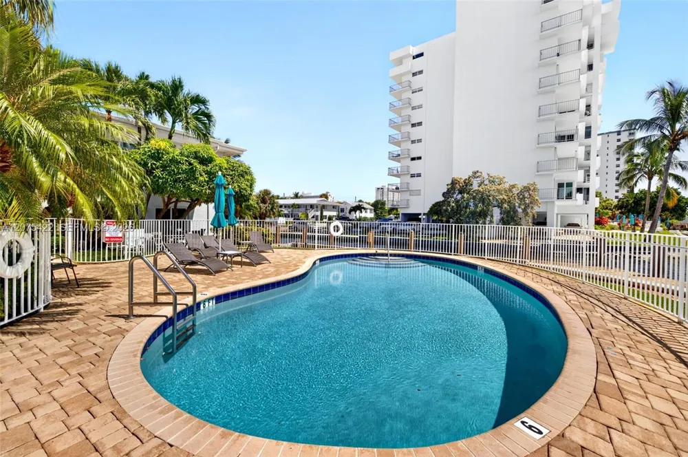1705 Riverside Dr #2 Pompano Beach, FL 33062