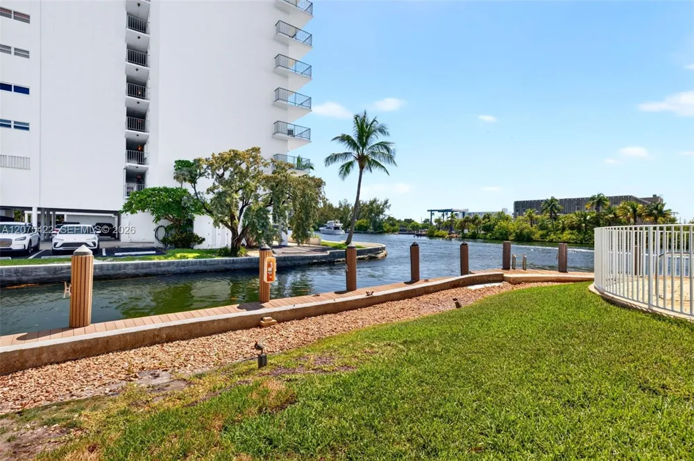 1705 Riverside Dr #2 Pompano Beach, FL 33062