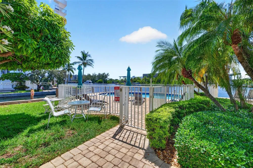 1705 Riverside Dr #2 Pompano Beach, FL 33062