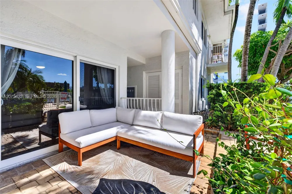 1705 Riverside Dr #2 Pompano Beach, FL 33062