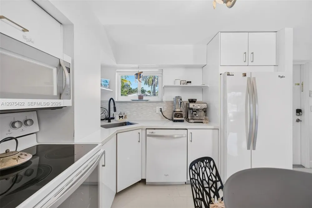 1705 Riverside Dr #2 Pompano Beach, FL 33062