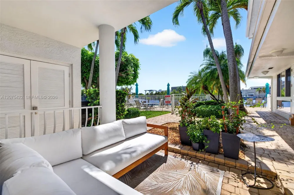 1705 Riverside Dr #2 Pompano Beach, FL 33062