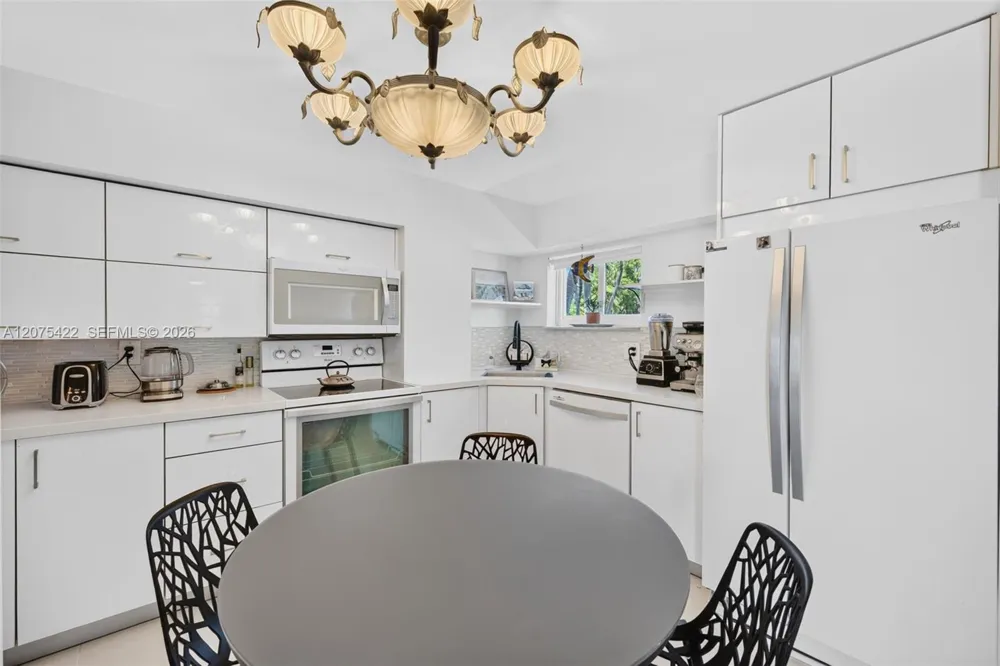 1705 Riverside Dr #2 Pompano Beach, FL 33062