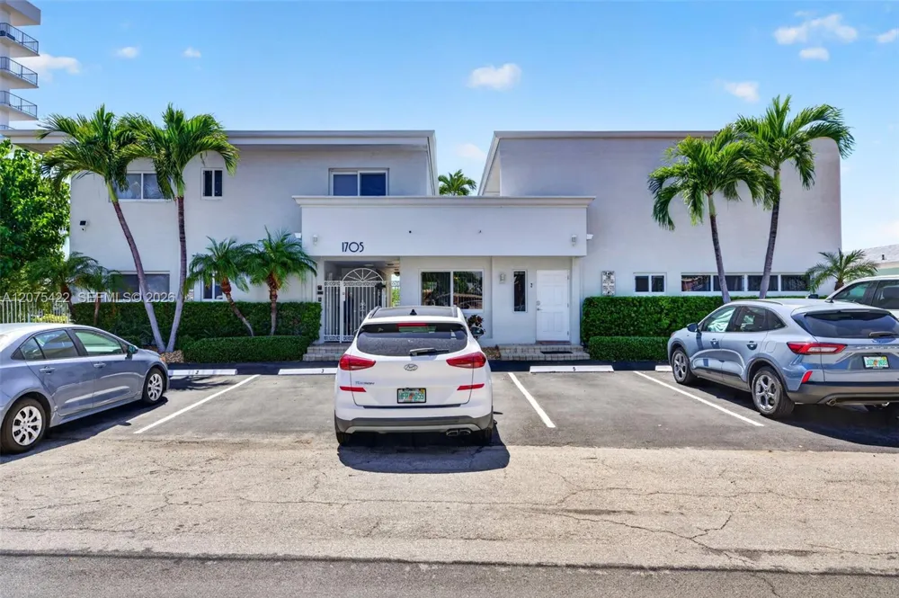1705 Riverside Dr #2 Pompano Beach, FL 33062