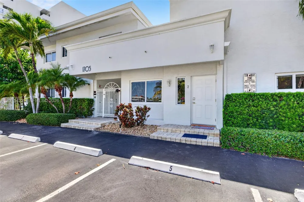1705 Riverside Dr #2 Pompano Beach, FL 33062