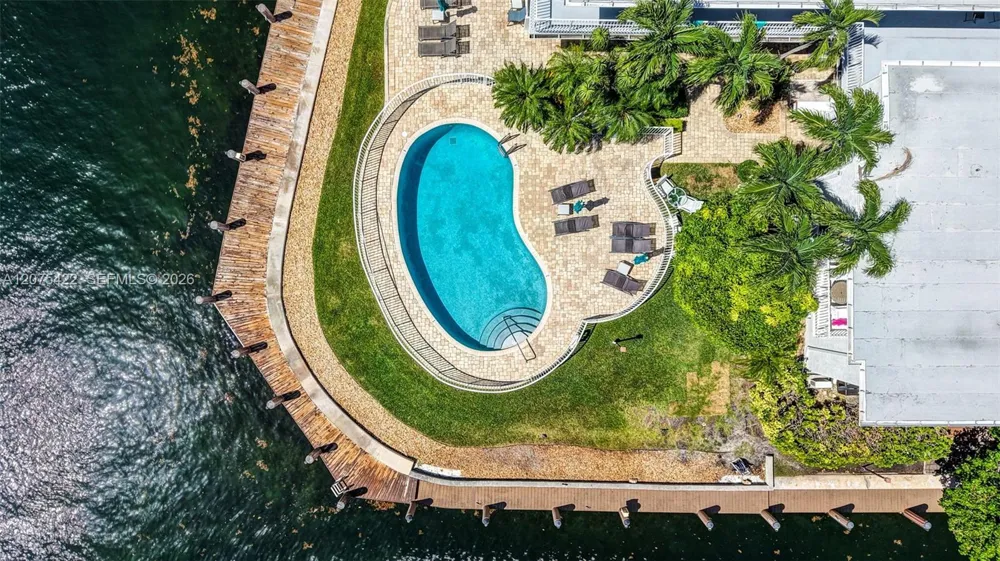 1705 Riverside Dr #2 Pompano Beach, FL 33062