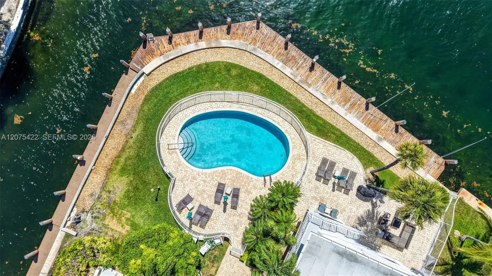1705 Riverside Dr #2 Pompano Beach, FL 33062