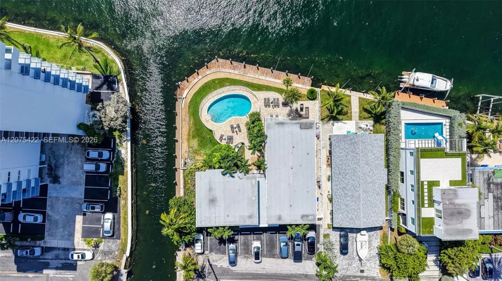 1705 Riverside Dr #2 Pompano Beach, FL 33062