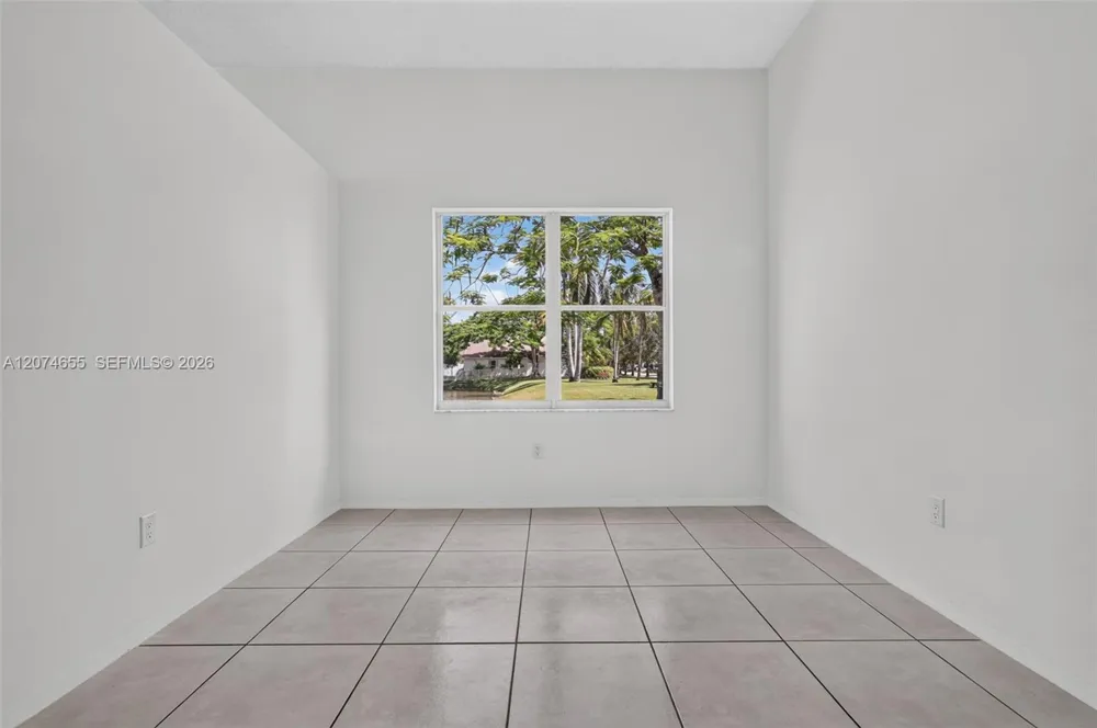 2342 NW 184th Ter Pembroke Pines, FL 33029
