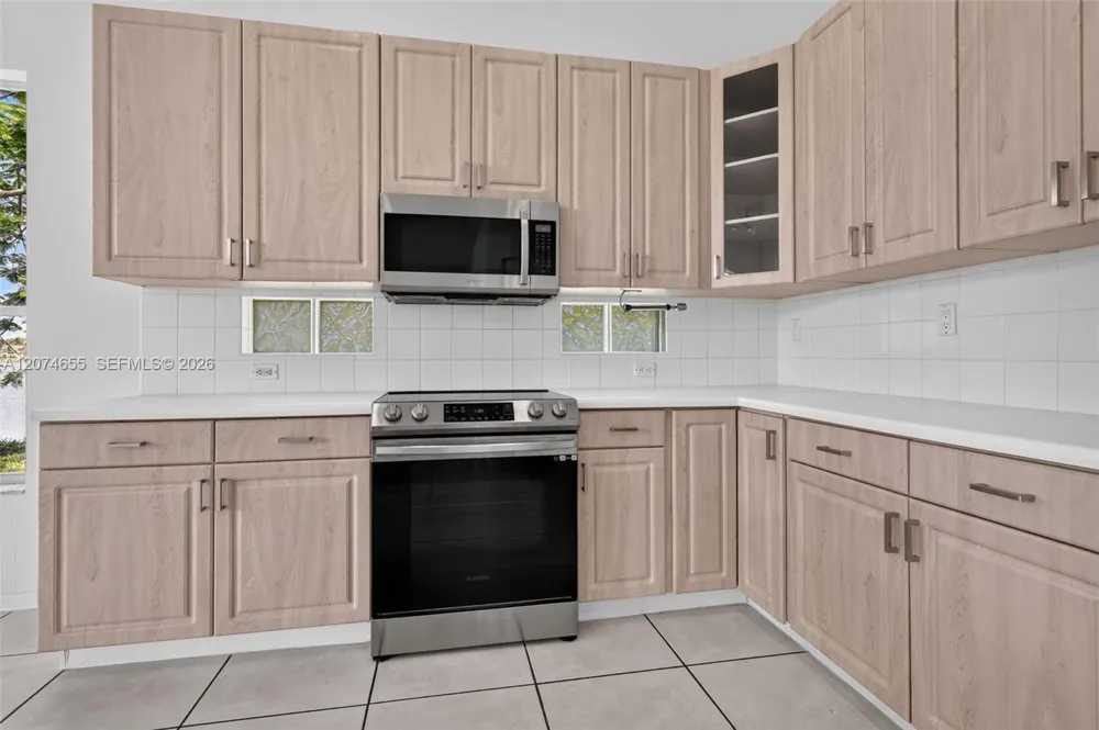 2342 NW 184th Ter Pembroke Pines, FL 33029