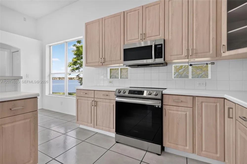 2342 NW 184th Ter Pembroke Pines, FL 33029