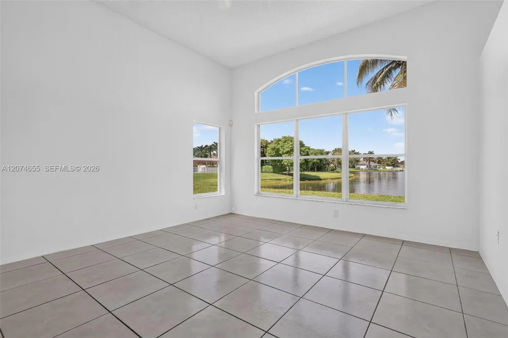 2342 NW 184th Ter Pembroke Pines, FL 33029