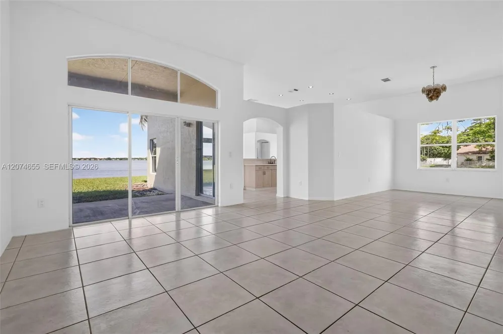 2342 NW 184th Ter Pembroke Pines, FL 33029