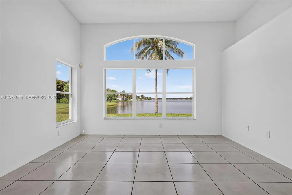 2342 NW 184th Ter Pembroke Pines, FL 33029