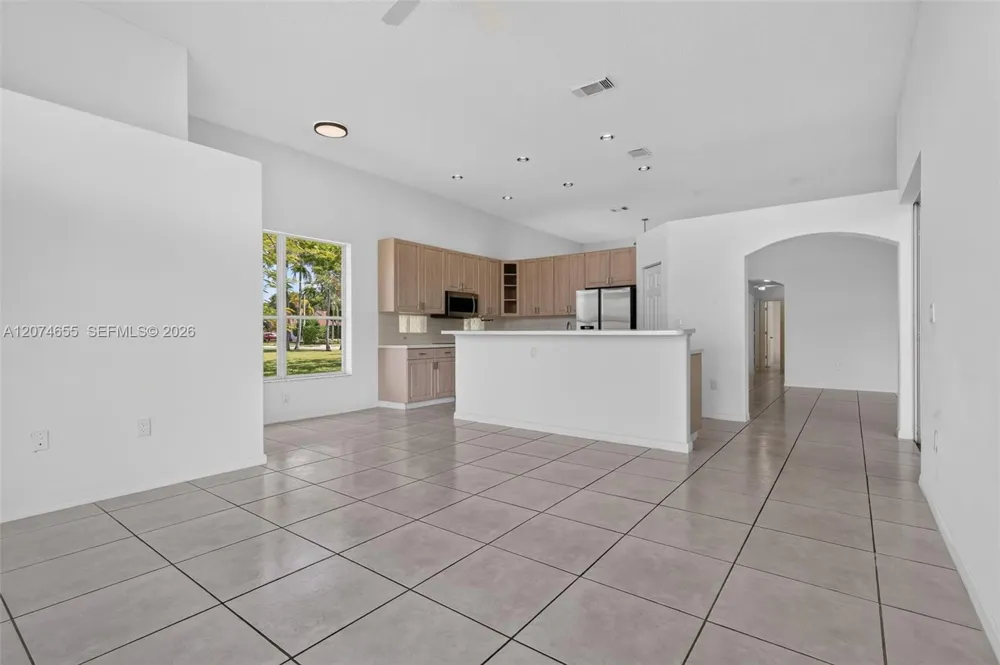 2342 NW 184th Ter Pembroke Pines, FL 33029
