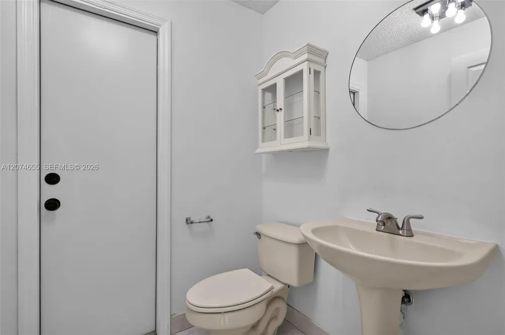 2342 NW 184th Ter Pembroke Pines, FL 33029