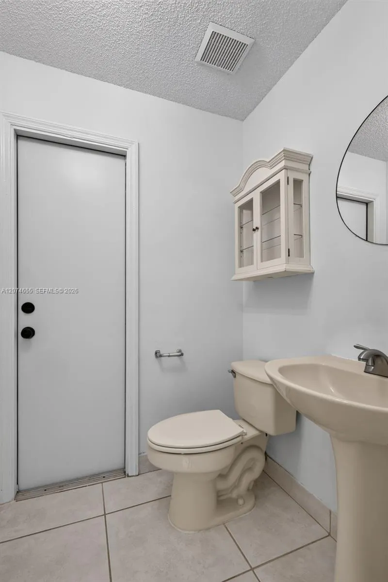 2342 NW 184th Ter Pembroke Pines, FL 33029