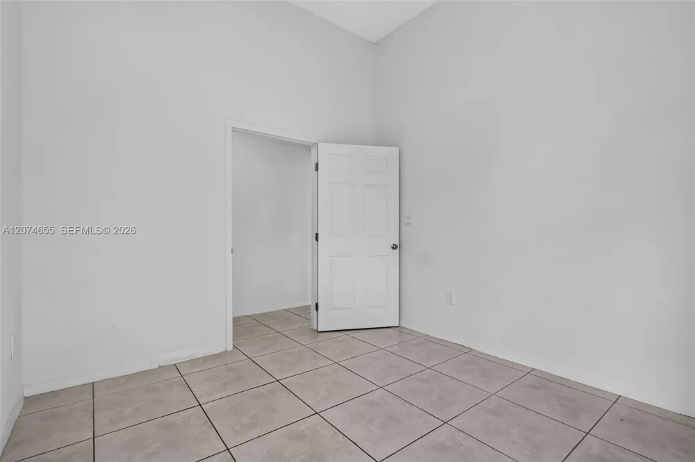 2342 NW 184th Ter Pembroke Pines, FL 33029
