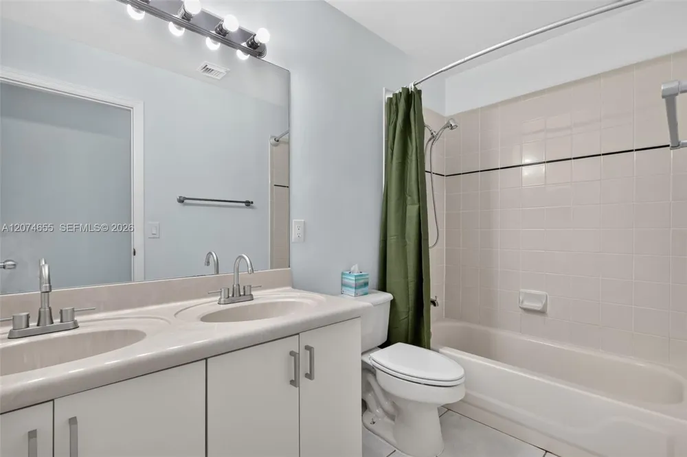 2342 NW 184th Ter Pembroke Pines, FL 33029
