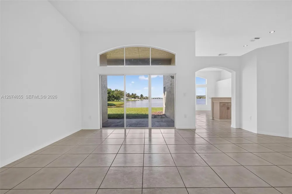 2342 NW 184th Ter Pembroke Pines, FL 33029