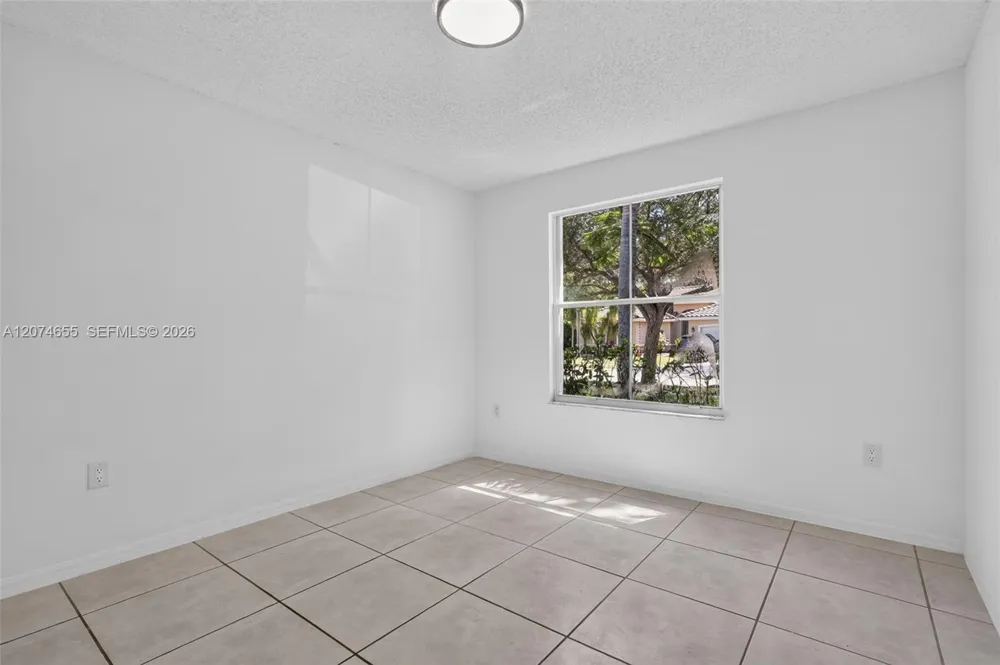 2342 NW 184th Ter Pembroke Pines, FL 33029