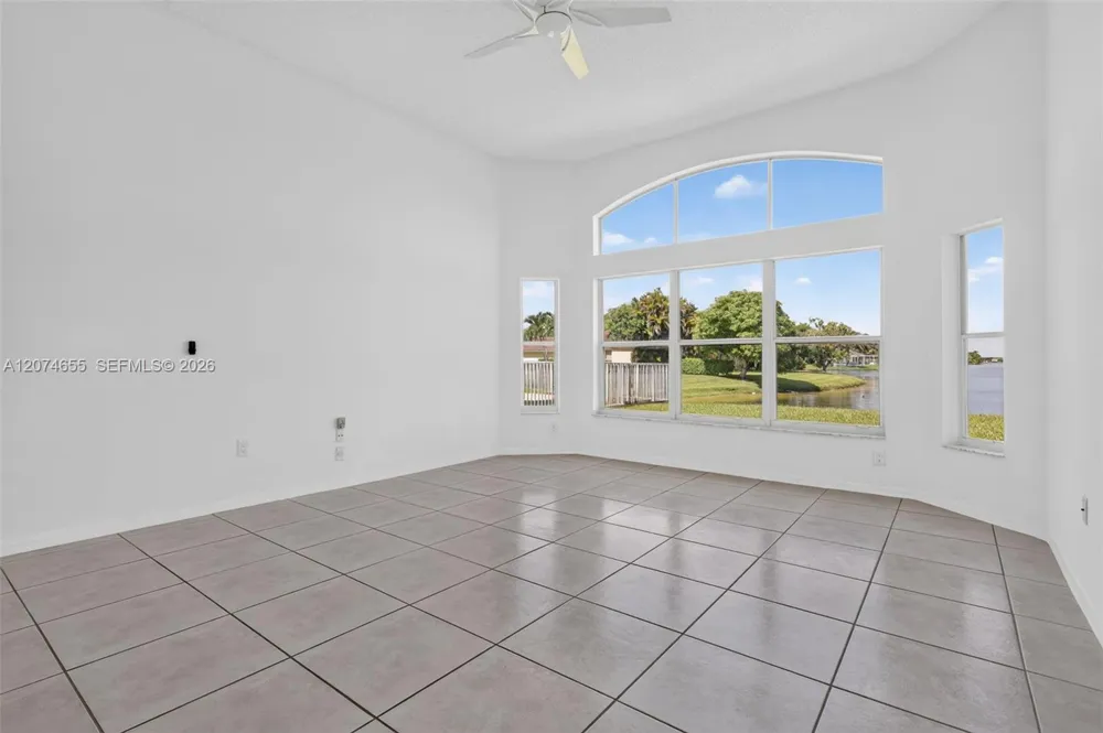 2342 NW 184th Ter Pembroke Pines, FL 33029