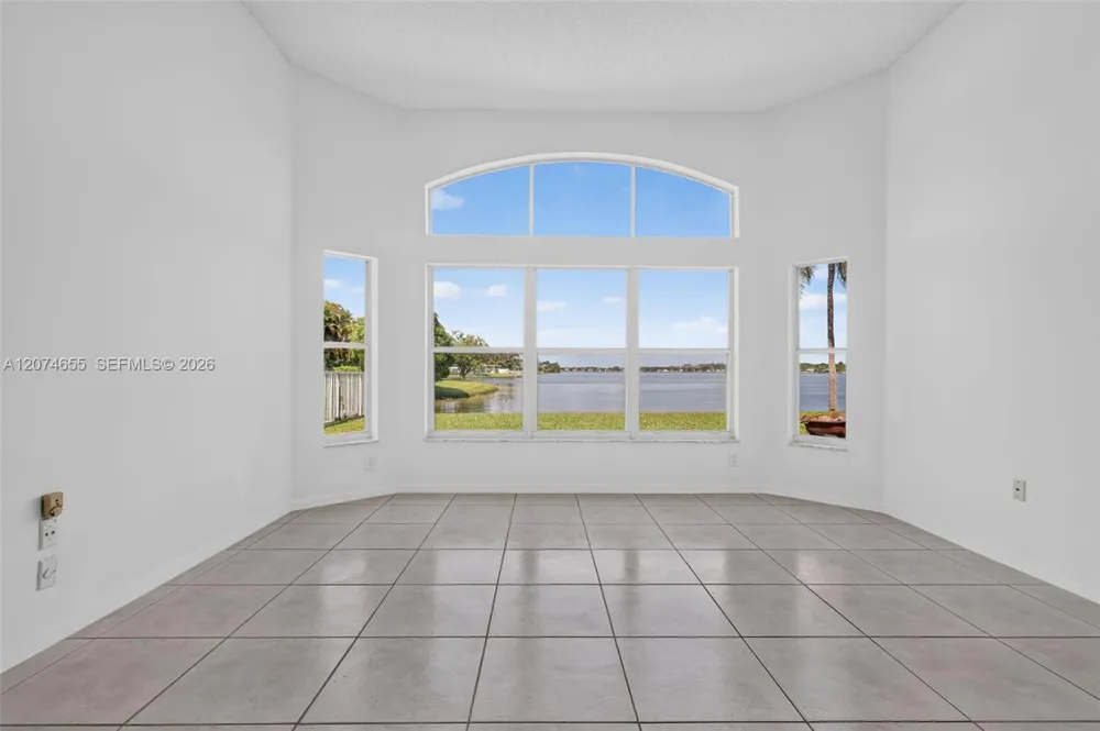 2342 NW 184th Ter Pembroke Pines, FL 33029