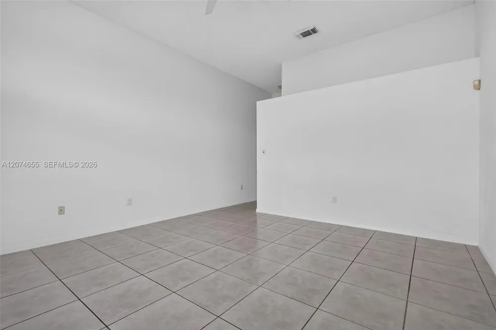 2342 NW 184th Ter Pembroke Pines, FL 33029