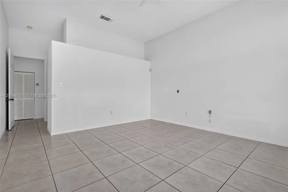 2342 NW 184th Ter Pembroke Pines, FL 33029