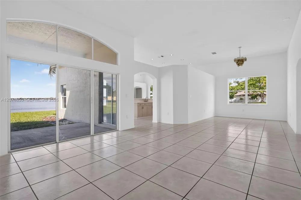 2342 NW 184th Ter Pembroke Pines, FL 33029