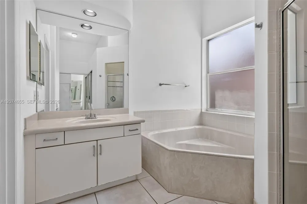 2342 NW 184th Ter Pembroke Pines, FL 33029