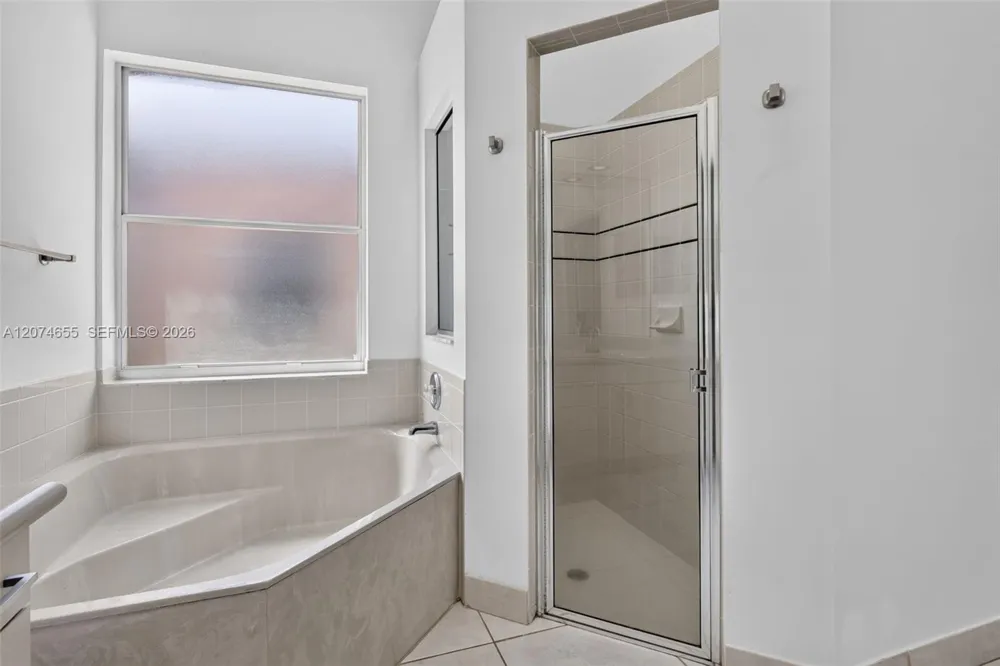 2342 NW 184th Ter Pembroke Pines, FL 33029