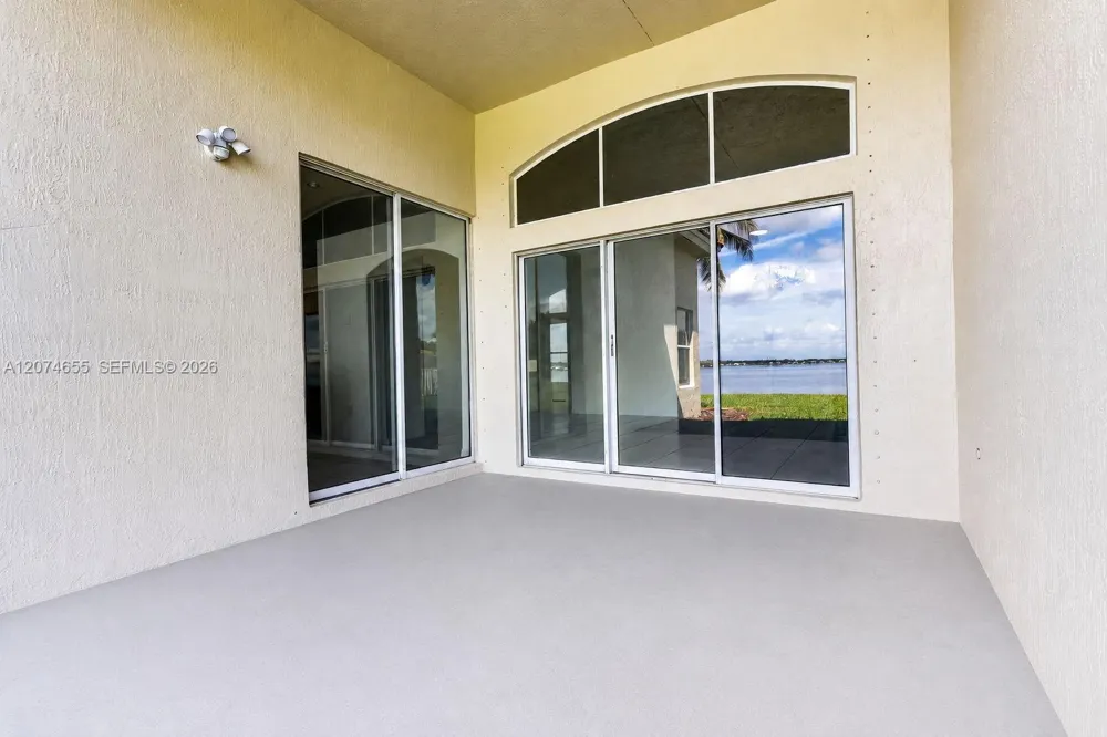 2342 NW 184th Ter Pembroke Pines, FL 33029
