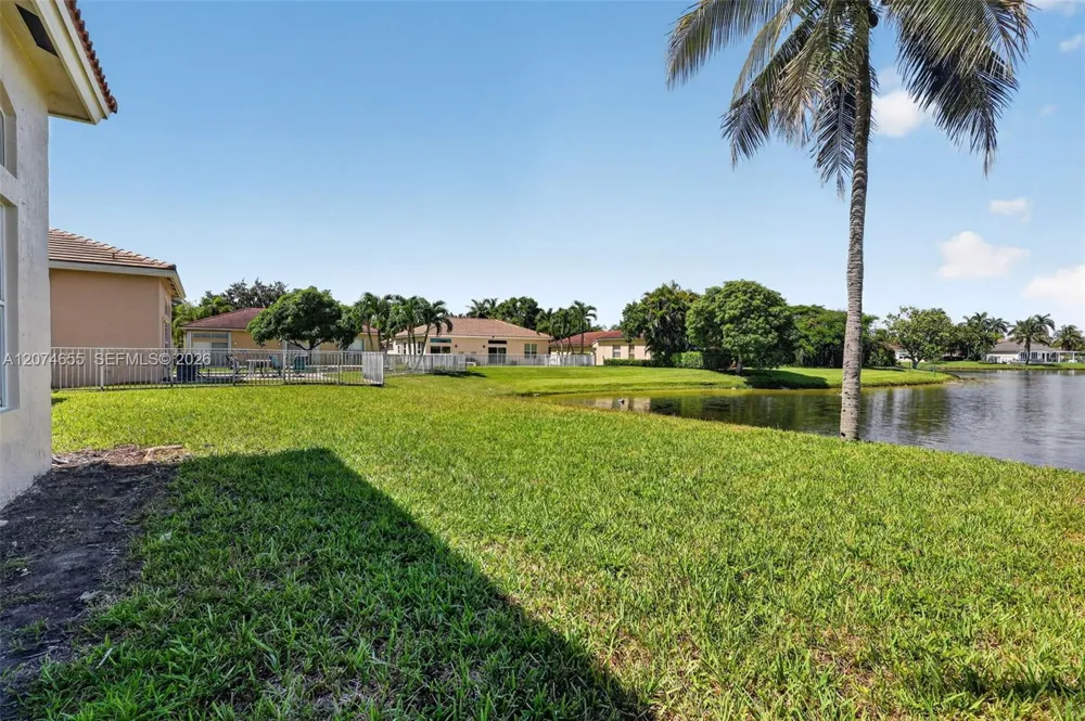 2342 NW 184th Ter Pembroke Pines, FL 33029