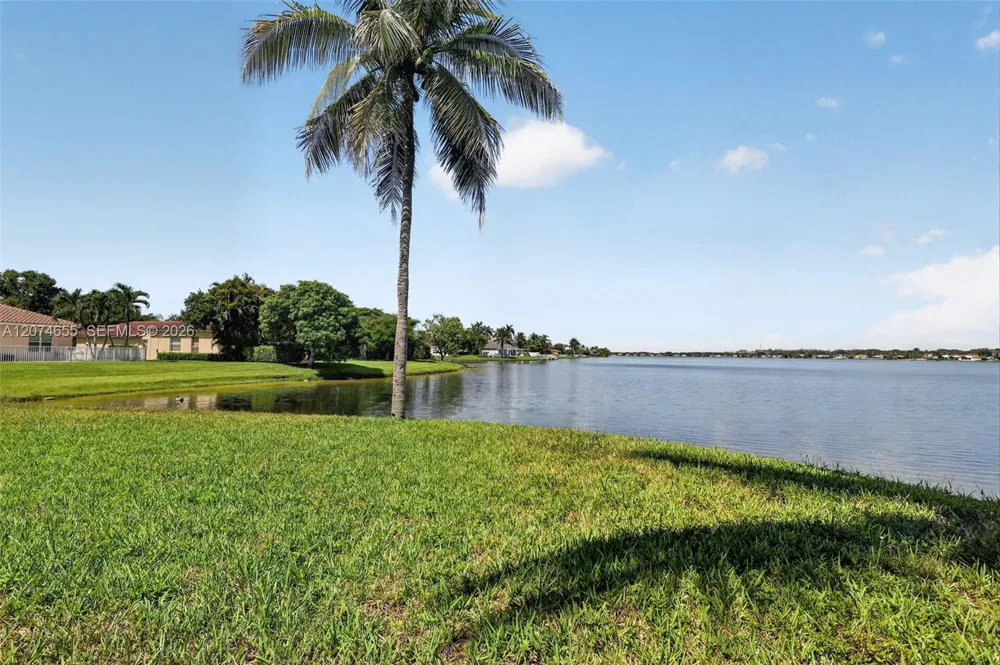2342 NW 184th Ter Pembroke Pines, FL 33029
