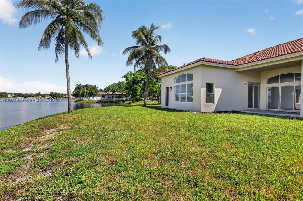2342 NW 184th Ter Pembroke Pines, FL 33029