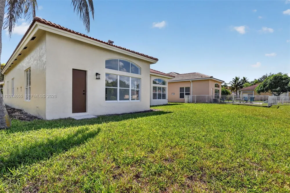 2342 NW 184th Ter Pembroke Pines, FL 33029
