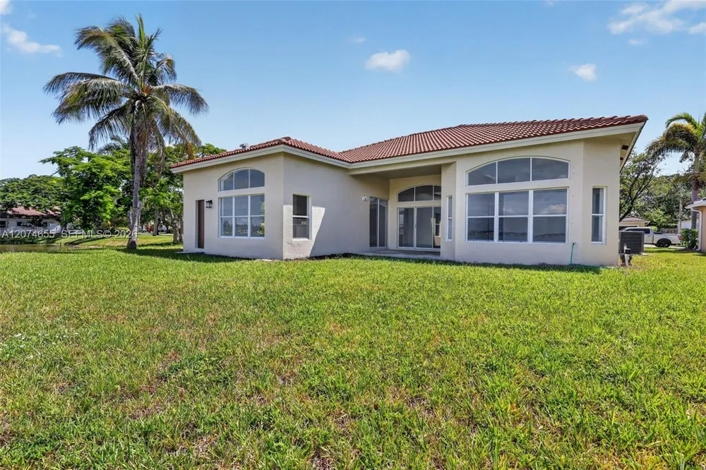 2342 NW 184th Ter Pembroke Pines, FL 33029
