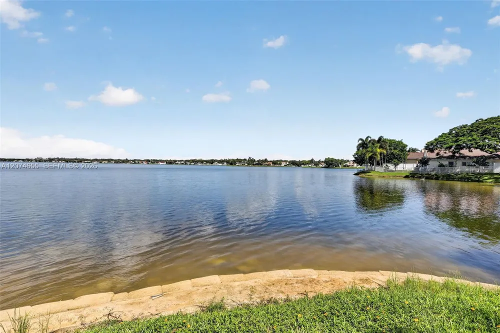 2342 NW 184th Ter Pembroke Pines, FL 33029