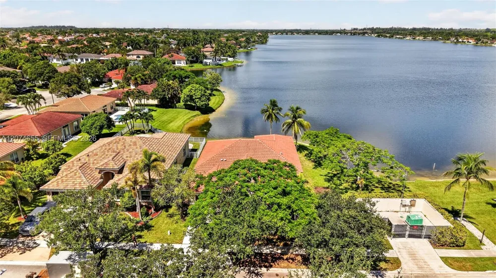 2342 NW 184th Ter Pembroke Pines, FL 33029