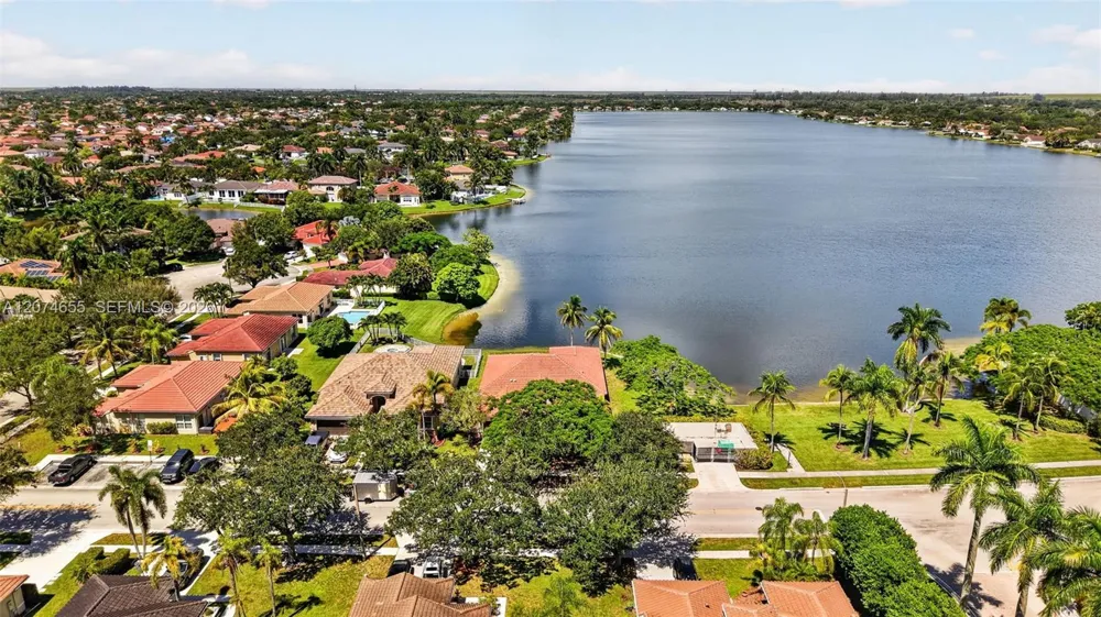 2342 NW 184th Ter Pembroke Pines, FL 33029