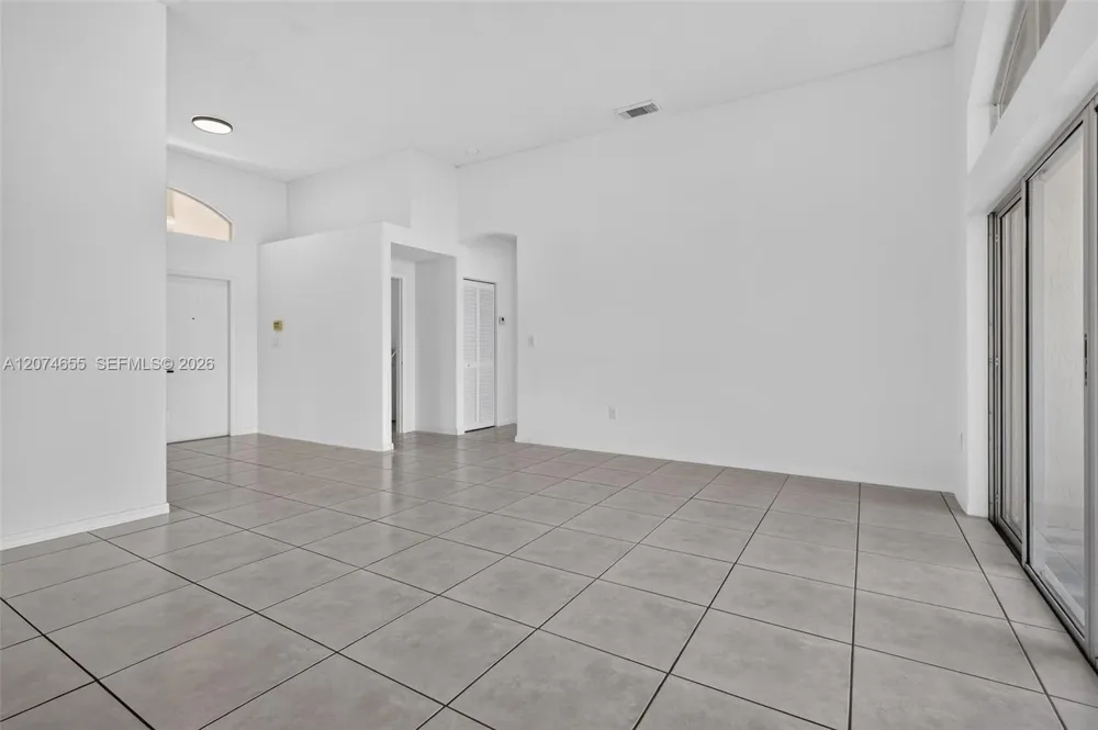 2342 NW 184th Ter Pembroke Pines, FL 33029