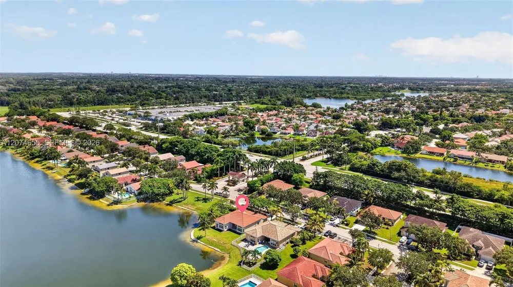 2342 NW 184th Ter Pembroke Pines, FL 33029