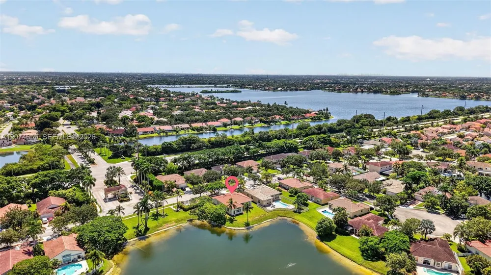 2342 NW 184th Ter Pembroke Pines, FL 33029