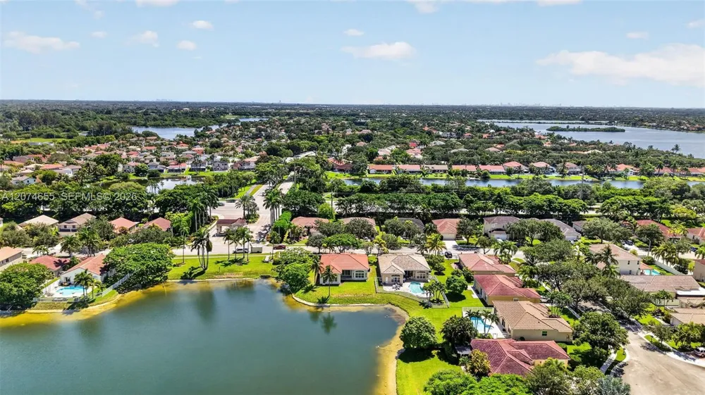 2342 NW 184th Ter Pembroke Pines, FL 33029